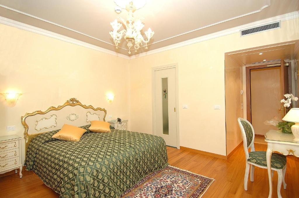 Hotel San Luca Venezia Стая снимка
